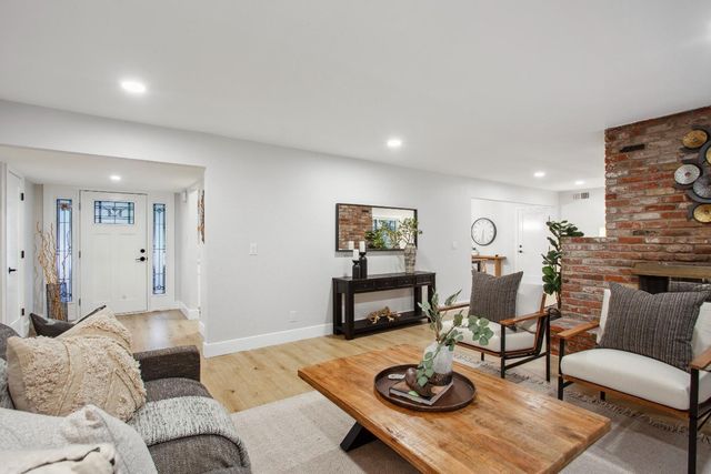 4945 Pasadena Ave, Sacramento, CA 95841