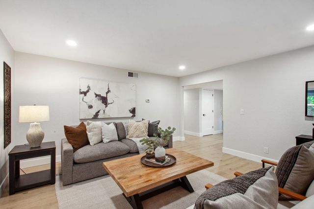 4945 Pasadena Ave, Sacramento, CA 95841