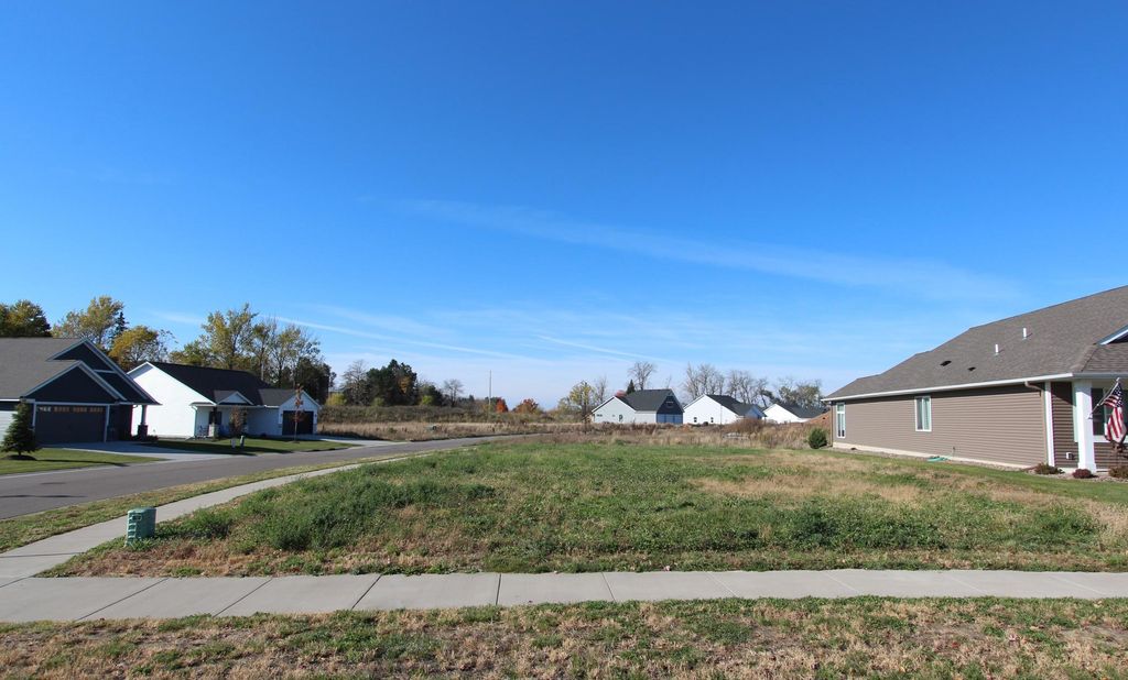 31670 Newport Curve, Lindstrom, MN 55045