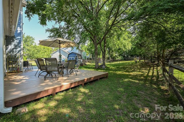9101 Castlebay Drive, Charlotte, NC 28277