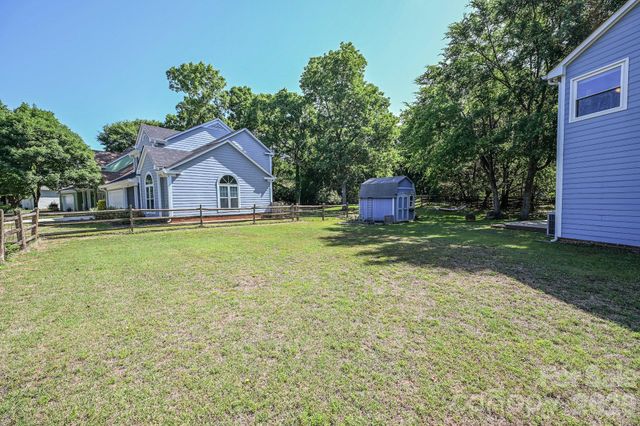 9101 Castlebay Drive, Charlotte, NC 28277
