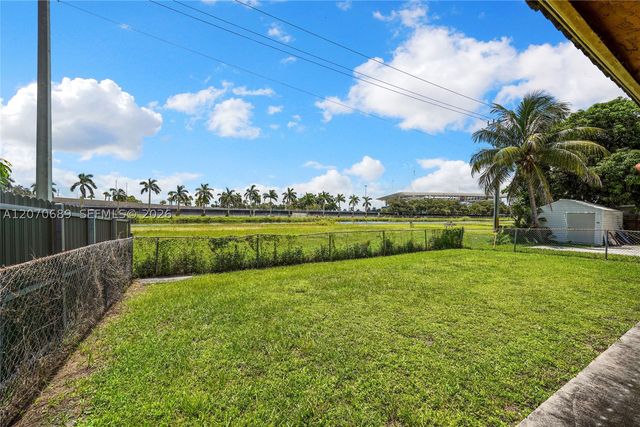 1714 NW 204th St, Miami Gardens, FL 33056
