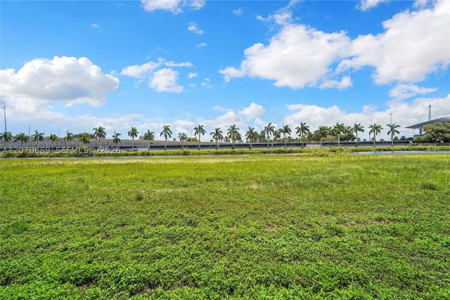 1714 NW 204th St, Miami Gardens, FL 33056