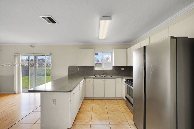 1714 NW 204th St, Miami Gardens, FL 33056