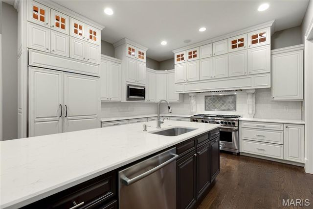 12951 Woodlark Lane, Town And Country, MO 63131