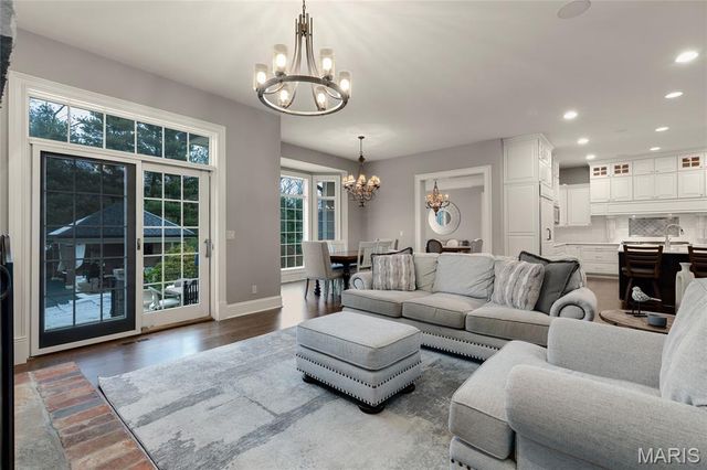 12951 Woodlark Lane, Town And Country, MO 63131