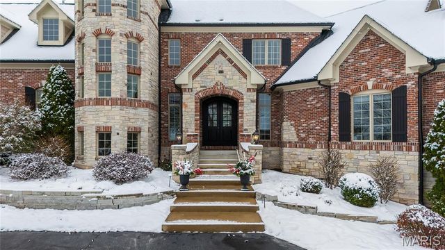 12951 Woodlark Lane, Town And Country, MO 63131