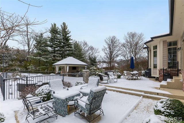 12951 Woodlark Lane, Town And Country, MO 63131