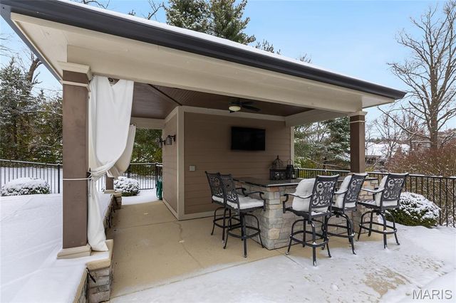 12951 Woodlark Lane, Town And Country, MO 63131