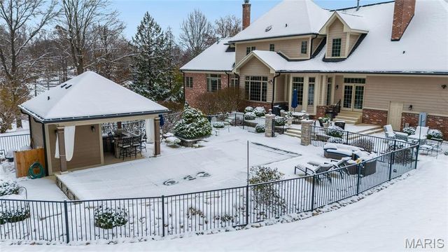 12951 Woodlark Lane, Town And Country, MO 63131