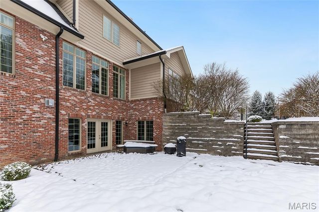 12951 Woodlark Lane, Town And Country, MO 63131