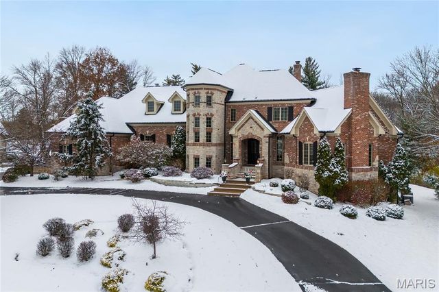 12951 Woodlark Lane, Town And Country, MO 63131