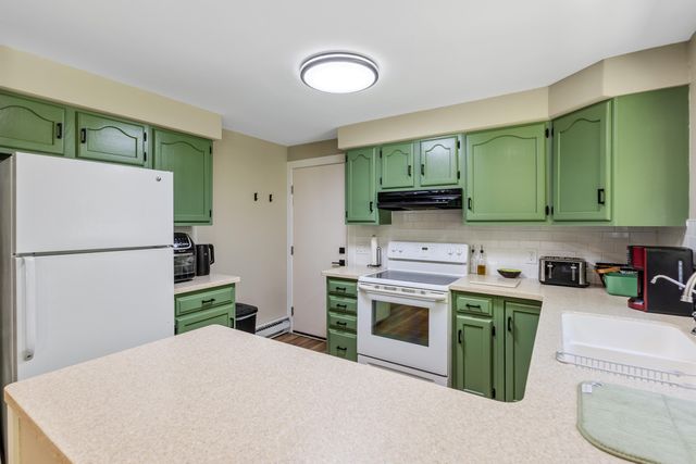 65 W Hallett Street, Hillsdale City, MI 49242