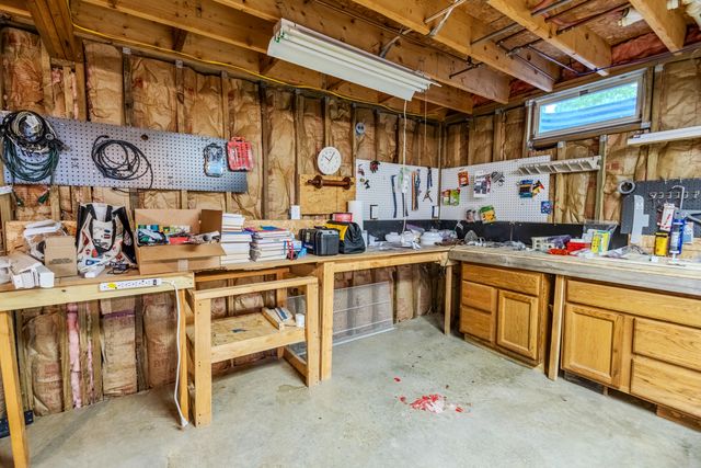 65 W Hallett Street, Hillsdale City, MI 49242