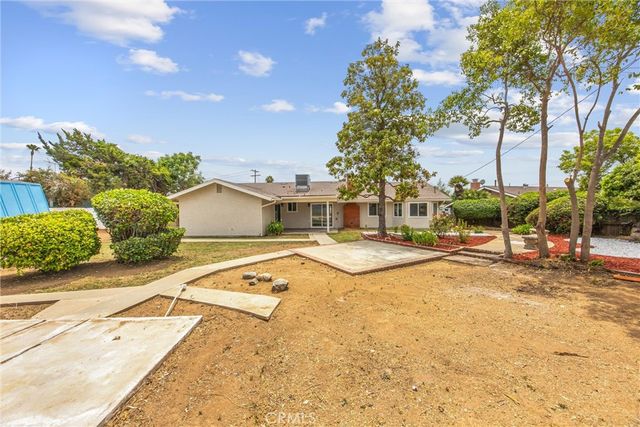 318 Sandalwood Drive, Calimesa, CA 92320