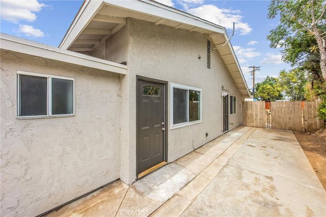 318 Sandalwood Drive, Calimesa, CA 92320