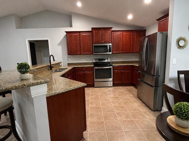 180 SW Voltair Ter, Port St. Lucie, FL 34984