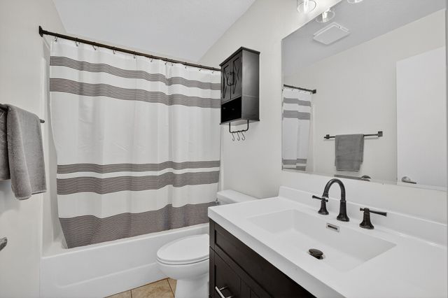 1212 10th Avenue NW, Altoona, IA 50009