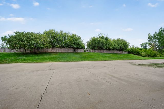 1212 10th Avenue NW, Altoona, IA 50009