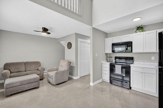 1212 10th Avenue NW, Altoona, IA 50009