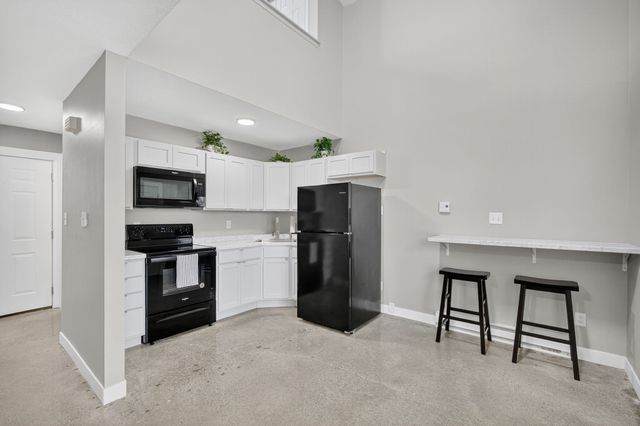 1212 10th Avenue NW, Altoona, IA 50009