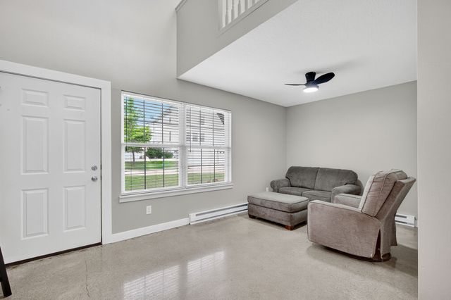 1212 10th Avenue NW, Altoona, IA 50009