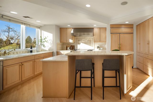 7 10th Avenue, Kirkland, WA 98033