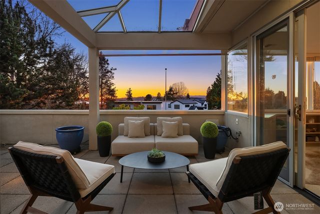 7 10th Avenue, Kirkland, WA 98033