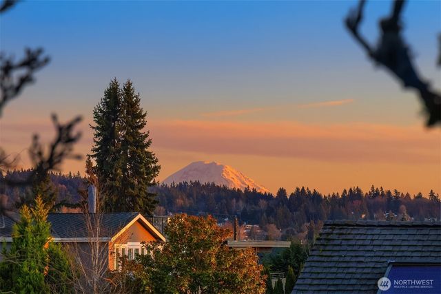 7 10th Avenue, Kirkland, WA 98033