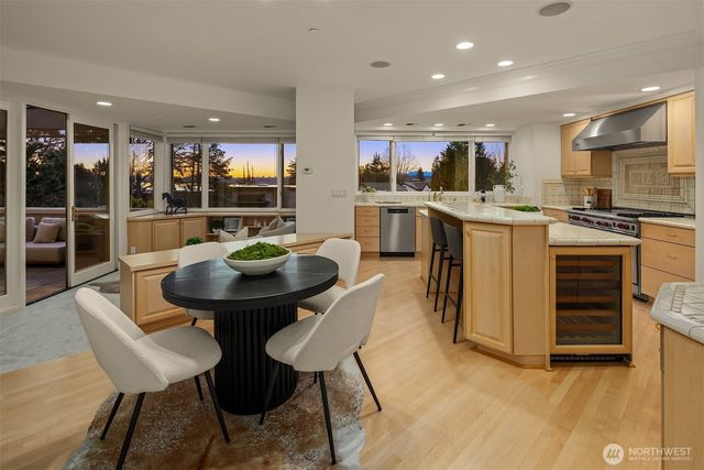 7 10th Avenue, Kirkland, WA 98033