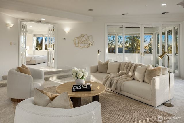 7 10th Avenue, Kirkland, WA 98033