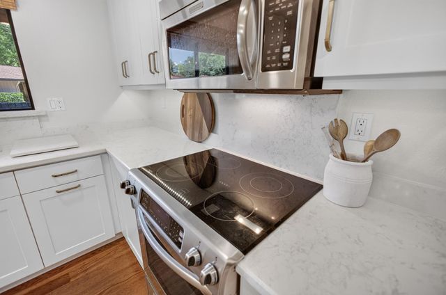 1128 Commons Dr, Sacramento, CA 95825