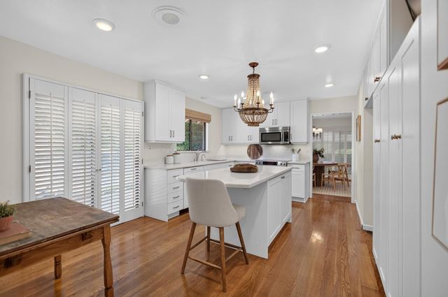 1128 Commons Dr, Sacramento, CA 95825