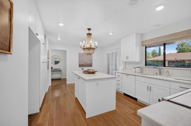 1128 Commons Dr, Sacramento, CA 95825