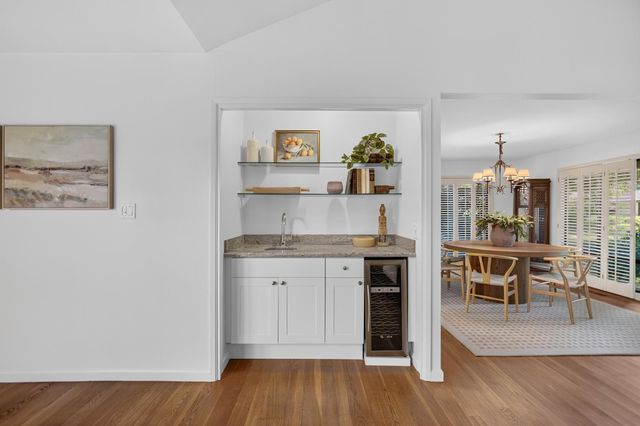 1128 Commons Dr, Sacramento, CA 95825