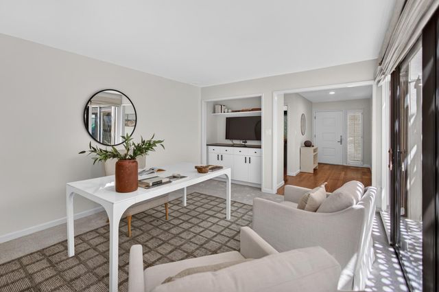 1128 Commons Dr, Sacramento, CA 95825