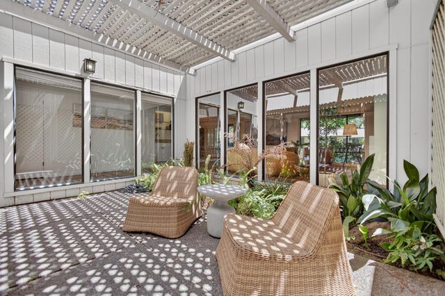 1128 Commons Dr, Sacramento, CA 95825