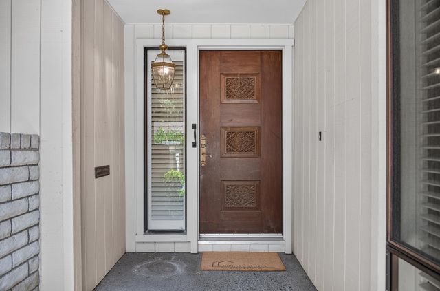 1128 Commons Dr, Sacramento, CA 95825