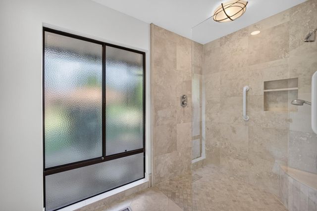 1128 Commons Dr, Sacramento, CA 95825
