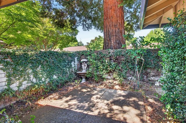 1128 Commons Dr, Sacramento, CA 95825