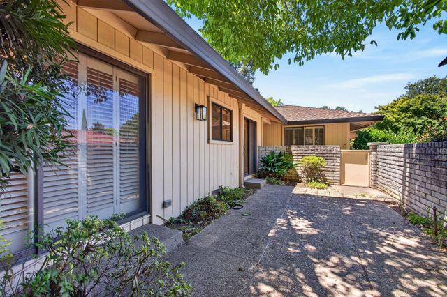 1128 Commons Dr, Sacramento, CA 95825