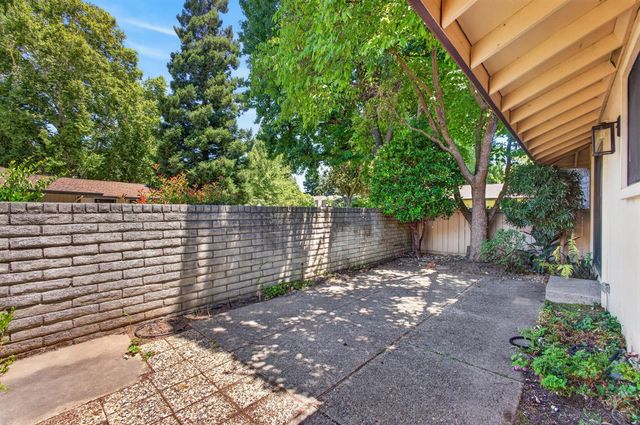 1128 Commons Dr, Sacramento, CA 95825