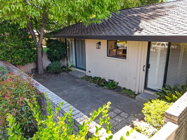 1128 Commons Dr, Sacramento, CA 95825