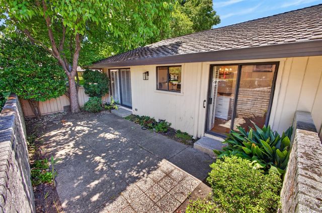 1128 Commons Dr, Sacramento, CA 95825