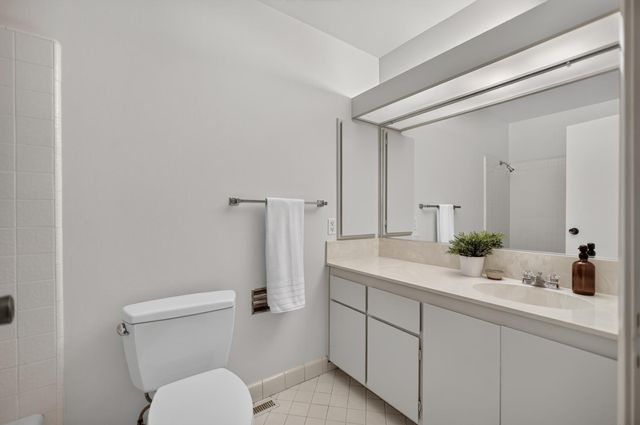 1128 Commons Dr, Sacramento, CA 95825