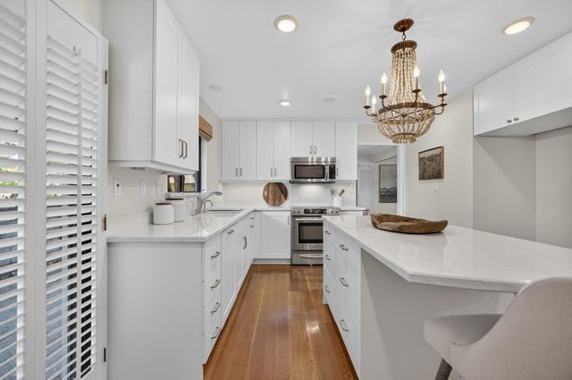 1128 Commons Dr, Sacramento, CA 95825