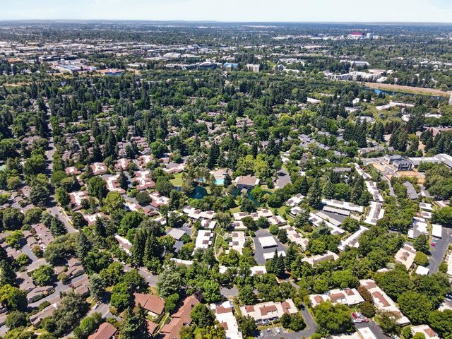1128 Commons Dr, Sacramento, CA 95825