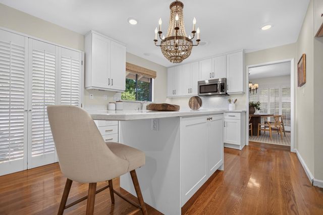 1128 Commons Dr, Sacramento, CA 95825