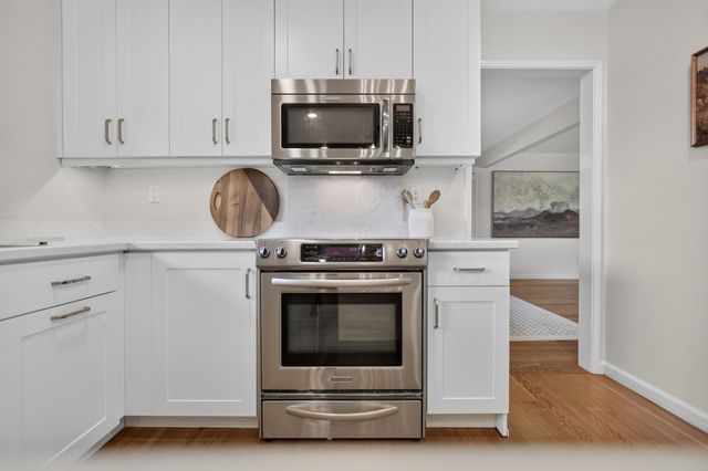 1128 Commons Dr, Sacramento, CA 95825