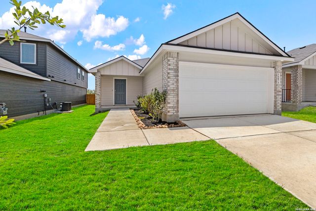 16075 Mahogany Way, Elmendorf, TX 78112